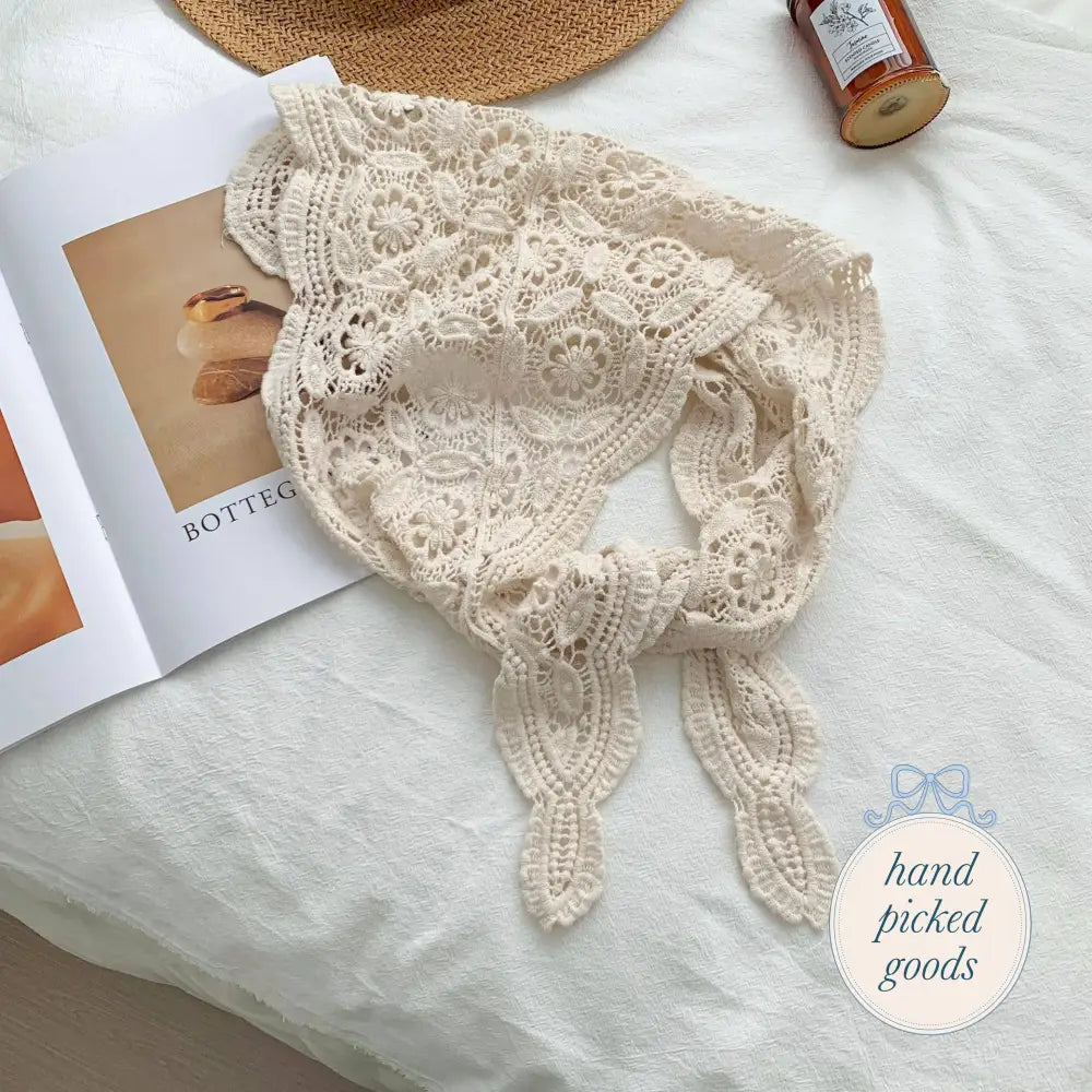 Cut Out Lace Crocheted Triangular Scarf Femme - Accessories
